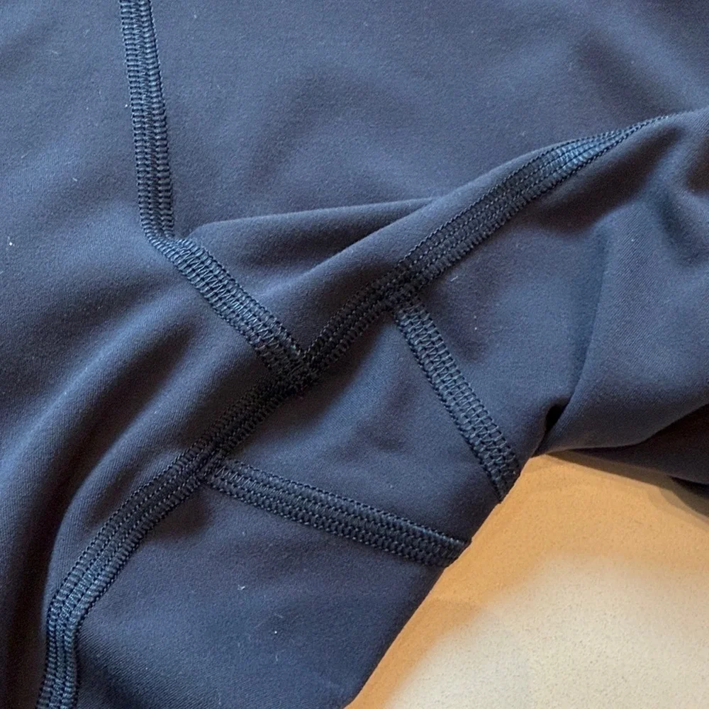 Lululemon Cropped Navy Leggings with Rare Pineapple Detail, EUC, Size 12